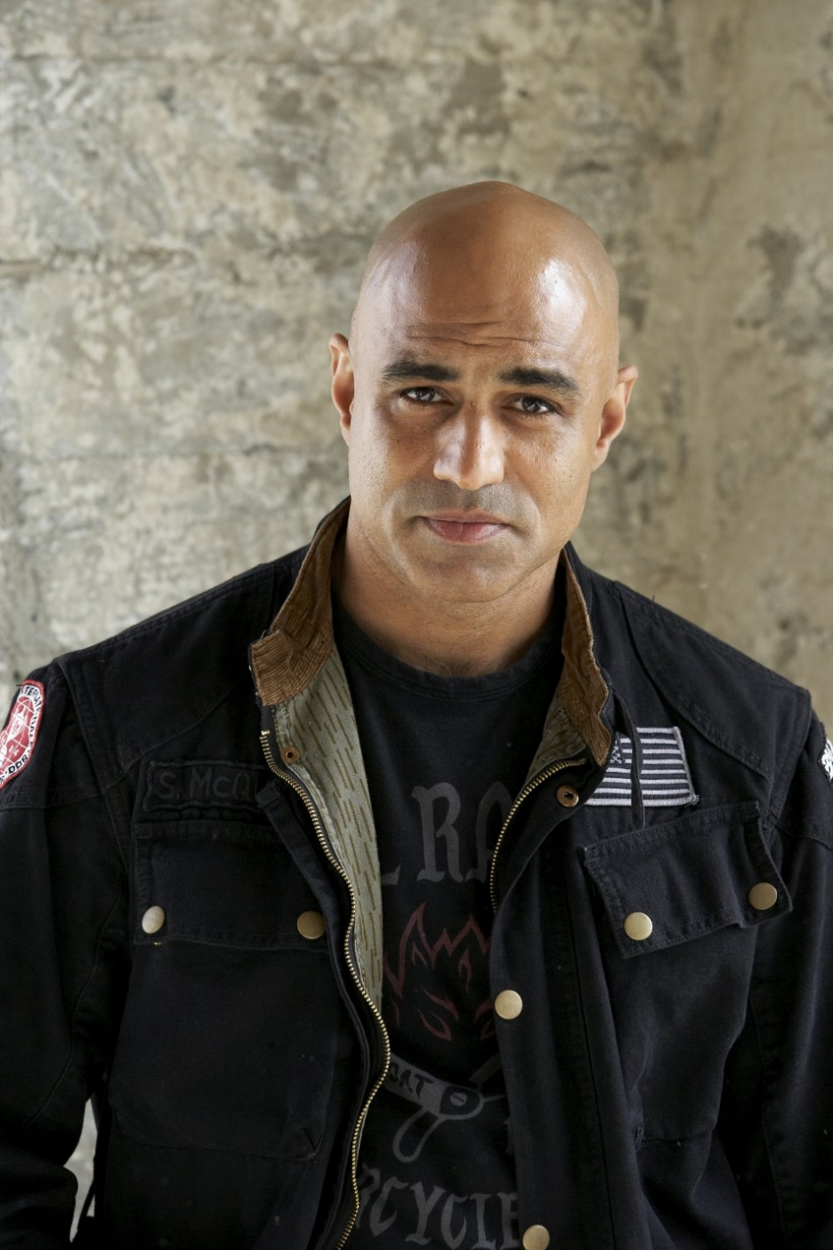 How tall is Faran Tahir?